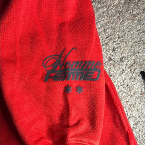 Homme Femme Red Apparel - Picture 5 of 12